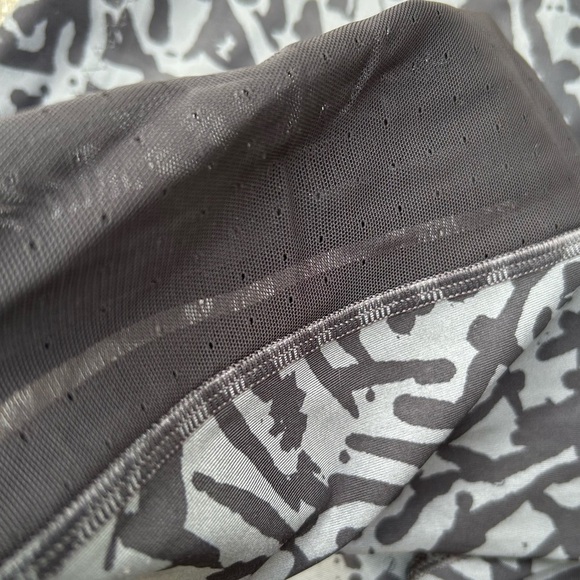 Lululemon Hot To Street Crop Biggie Brushed Animal‎ Coal Black / Black - Picture 5 of 5